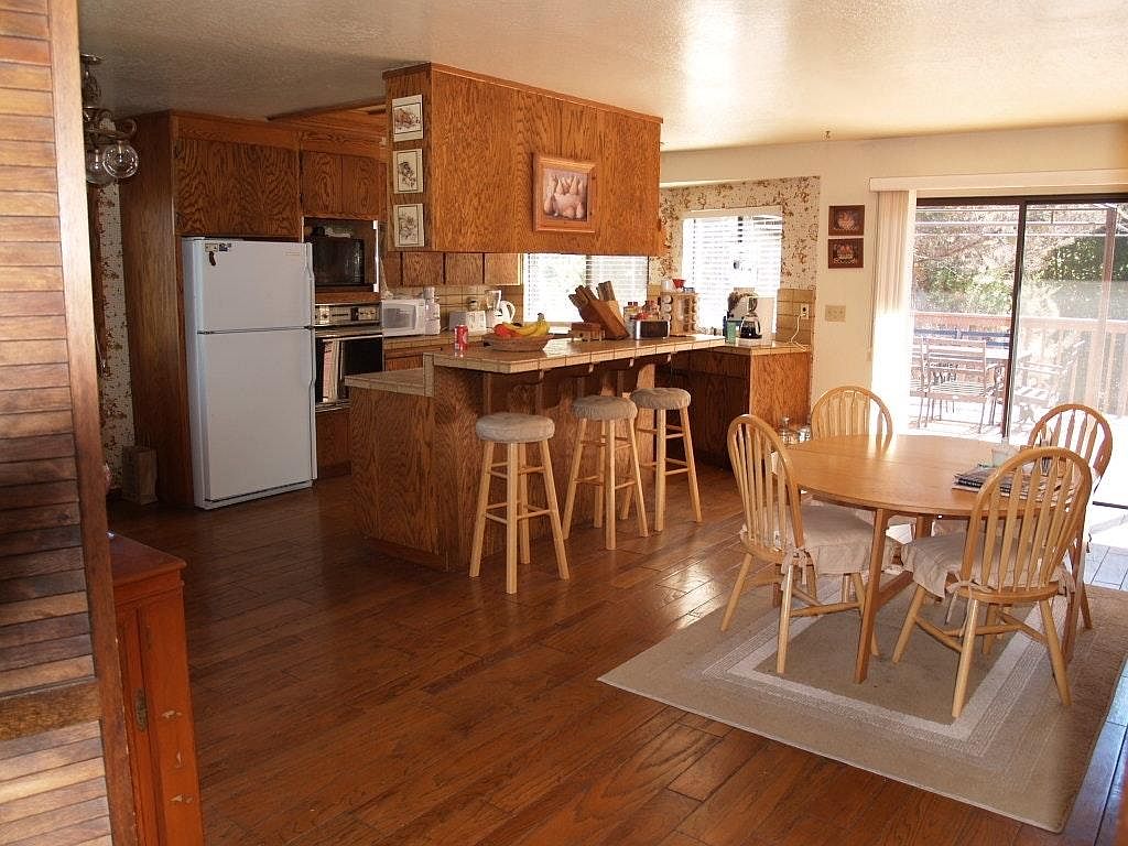 220 E Terrace Dr photo 4
