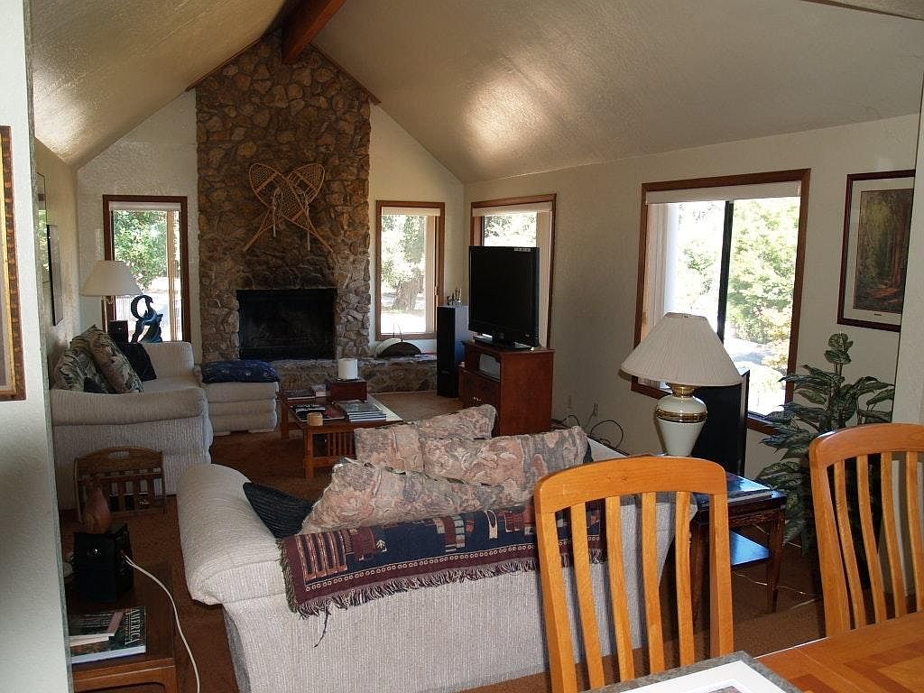 220 E Terrace Dr photo 3