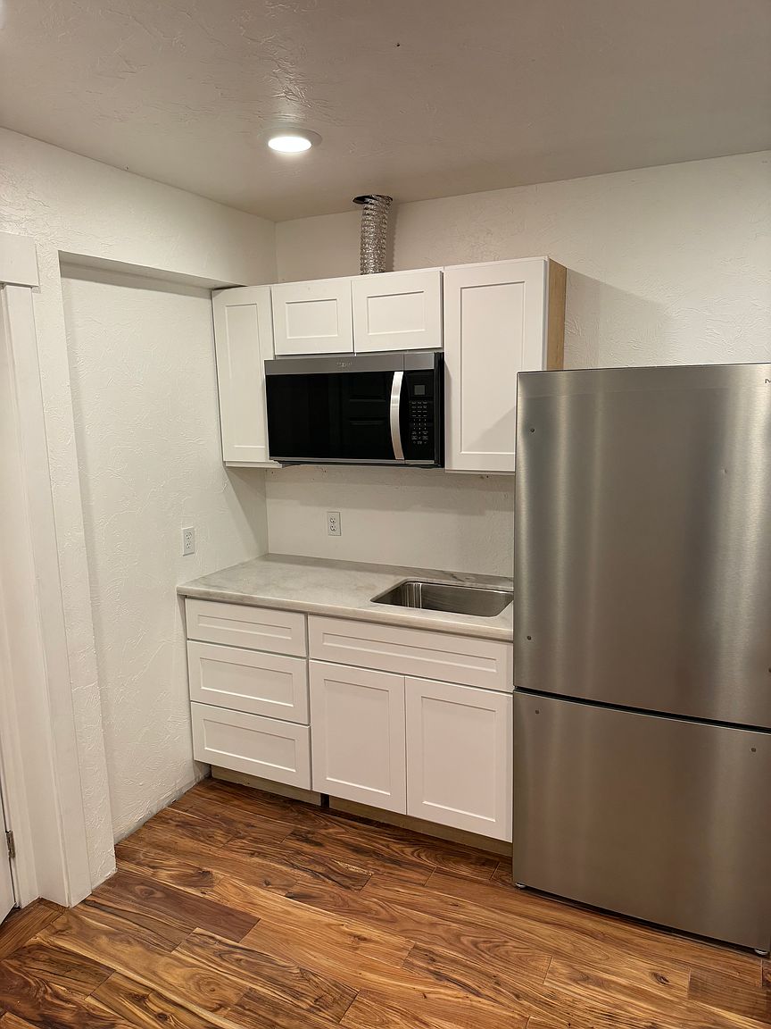 600 Wolverine Way photo 3