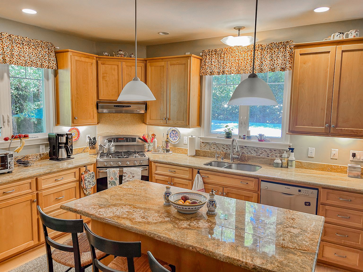 10020 Riverside Dr photo 2