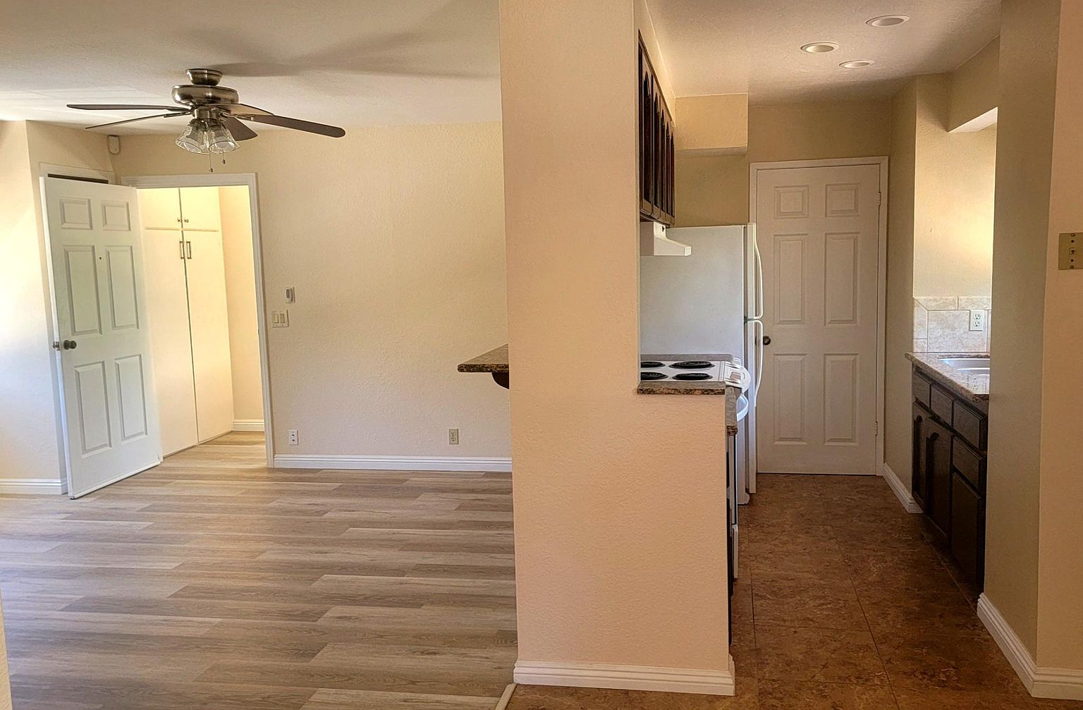 1033 S Ridge Dr photo 2