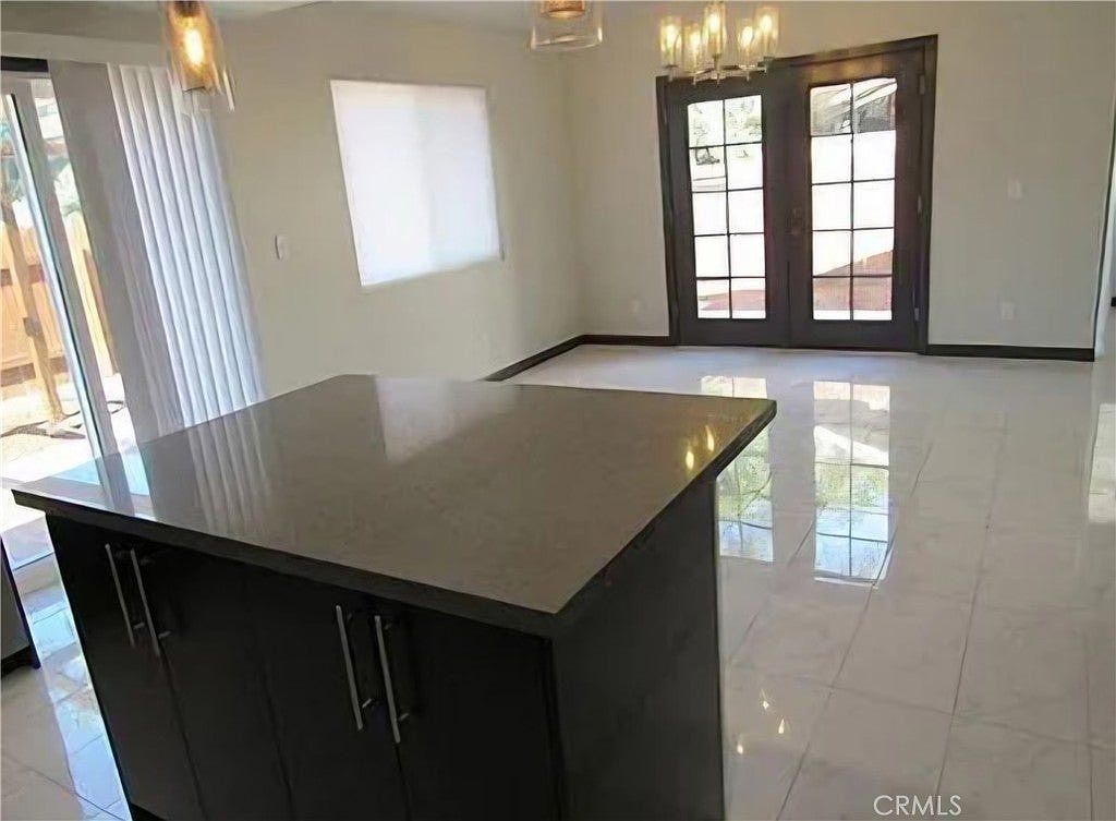 827 Willow Tree Ln photo 2