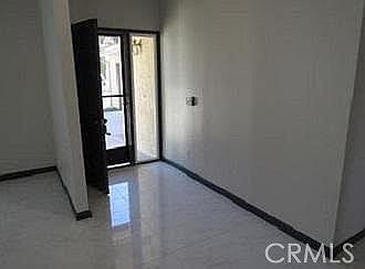 827 Willow Tree Ln photo 4