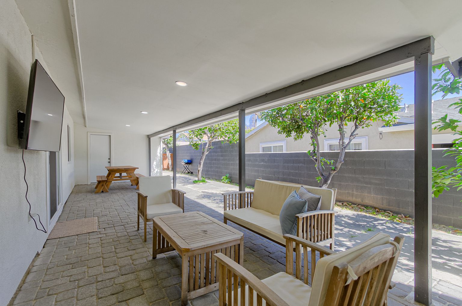 644 Arthur Ave photo 3