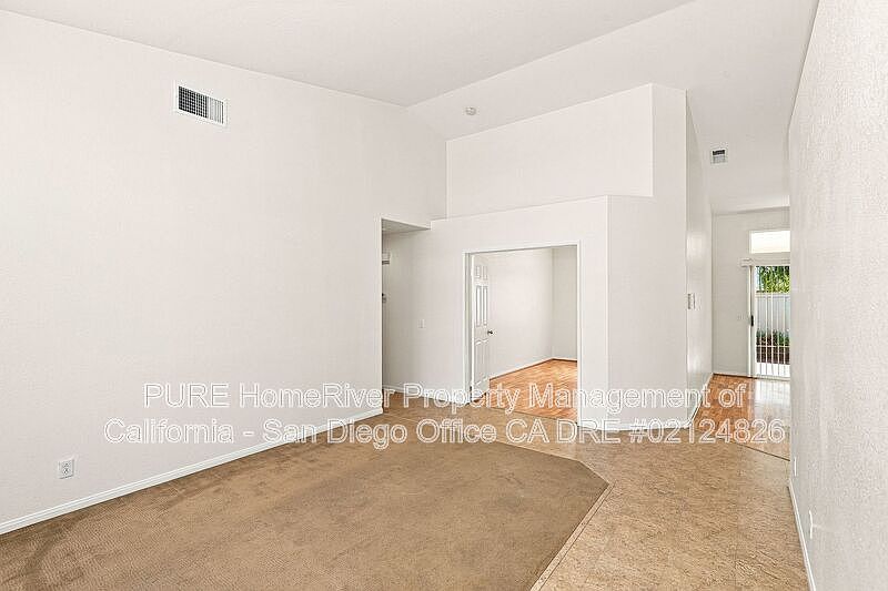 4849 Lake Shore Pl photo 3