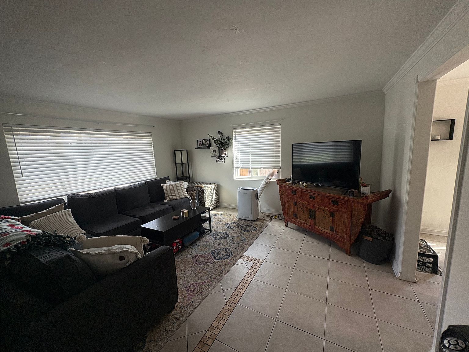 3253 Carolyn Cir photo 4