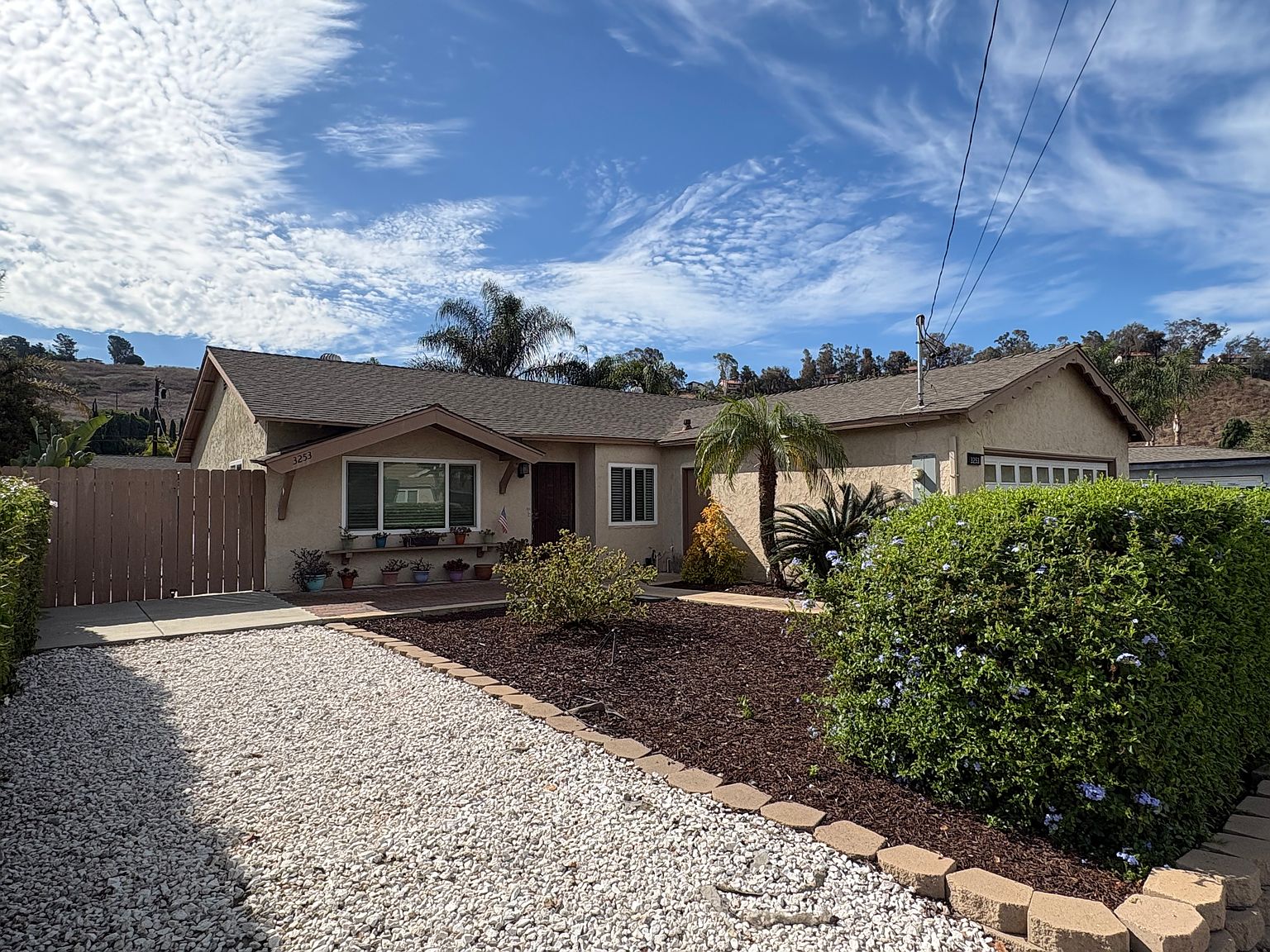 3253 Carolyn Cir photo 2