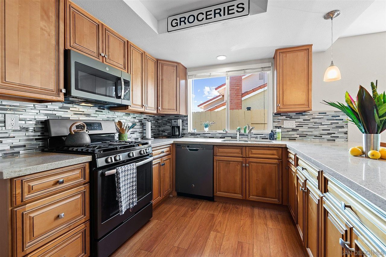 2895 Cottingham St photo 4