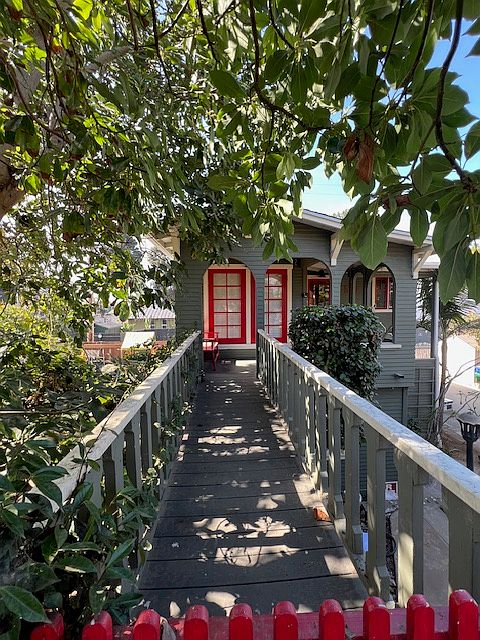 519 N Clementine St photo 2