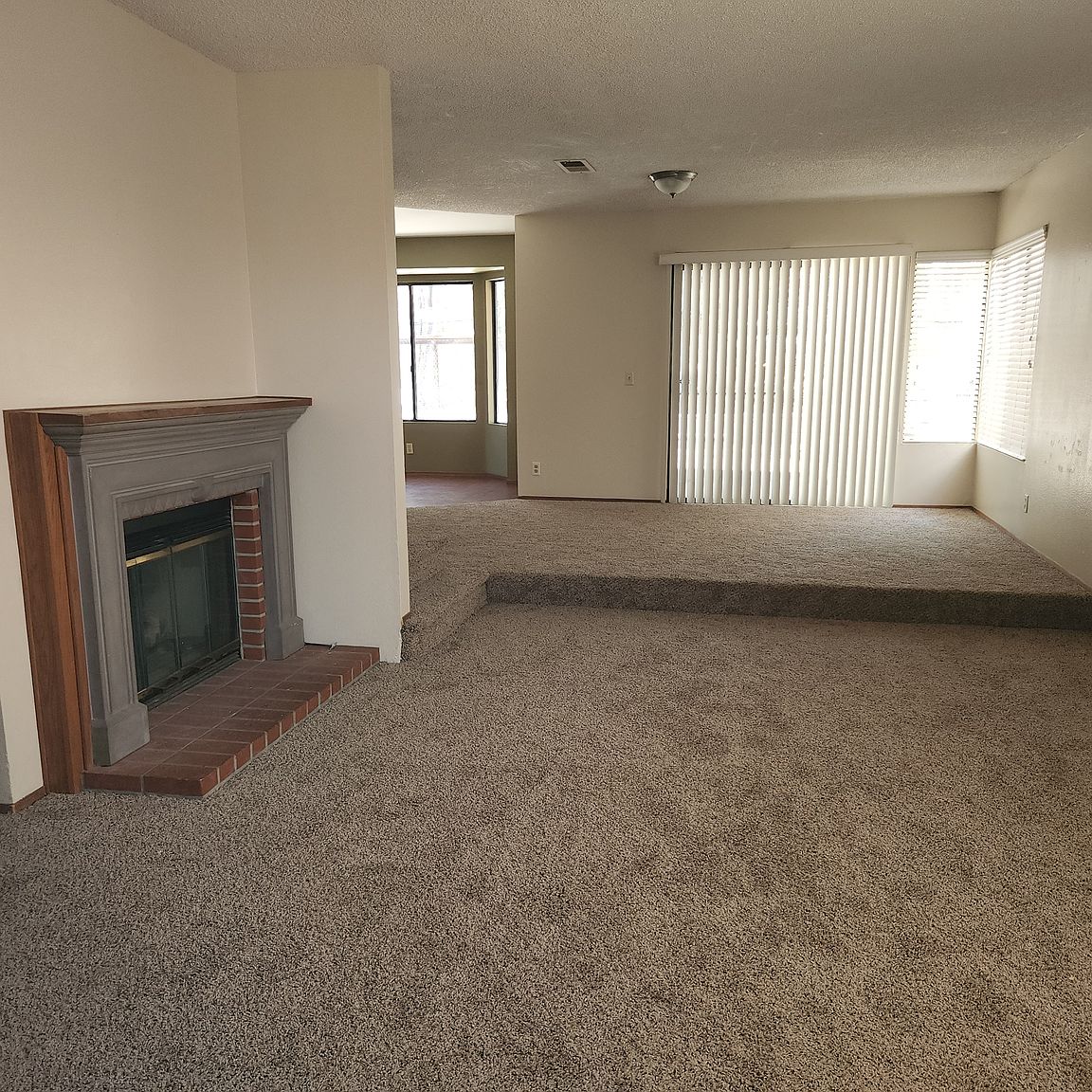 2724 Grove Ave photo 5