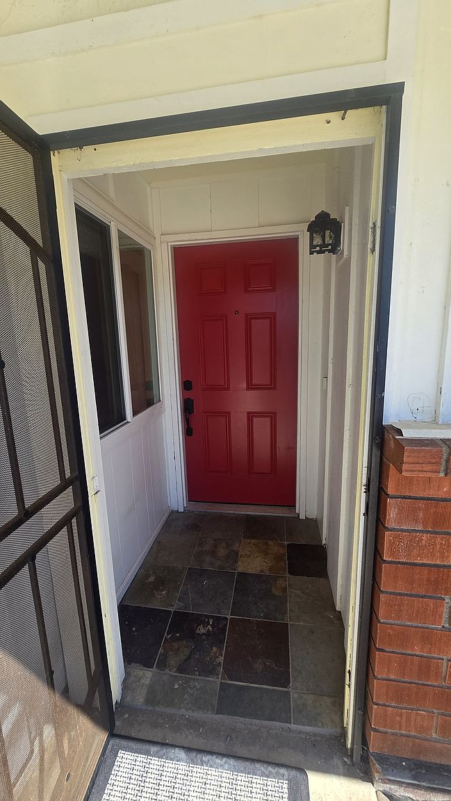4916 Siesta Dr photo 2