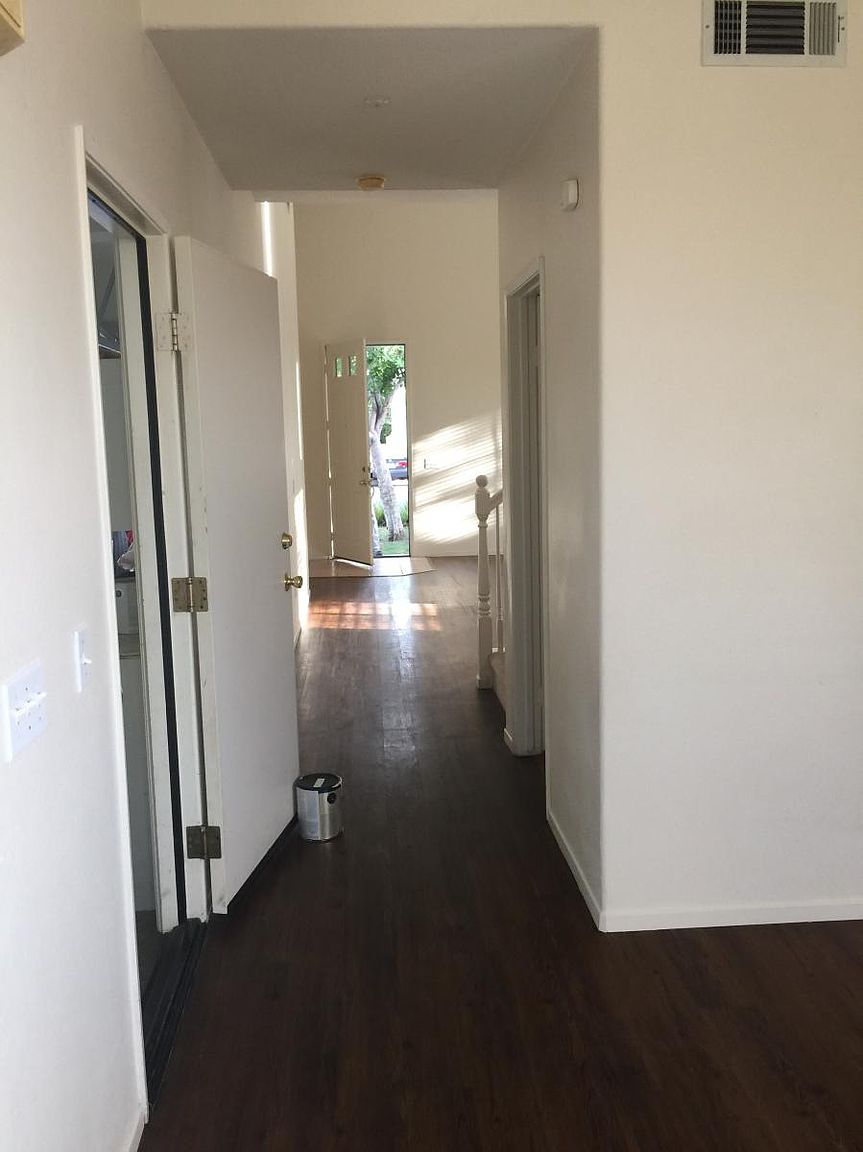 208 Inez Way photo 3