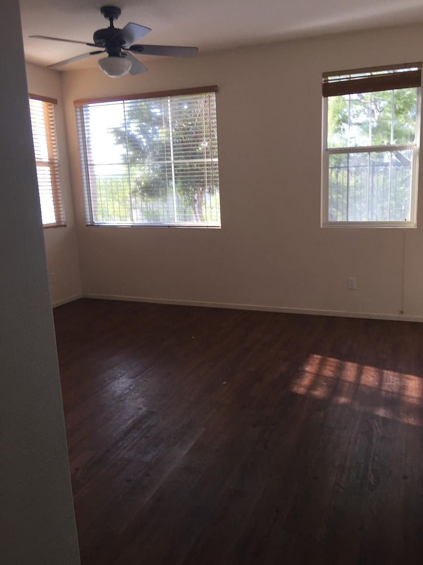 208 Inez Way photo 4