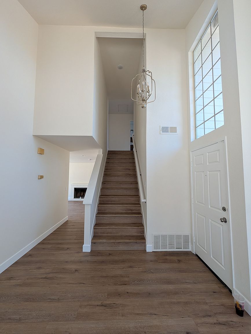 692 Wolf Point Ct photo 2