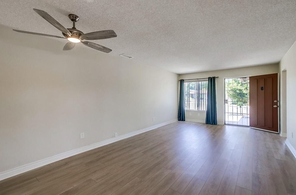 4755 Live Oak Ct photo 2
