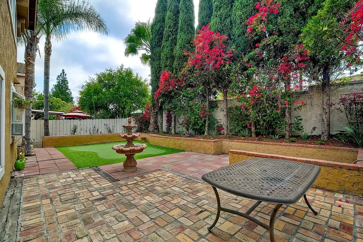 761 Mosaic Cir photo 3