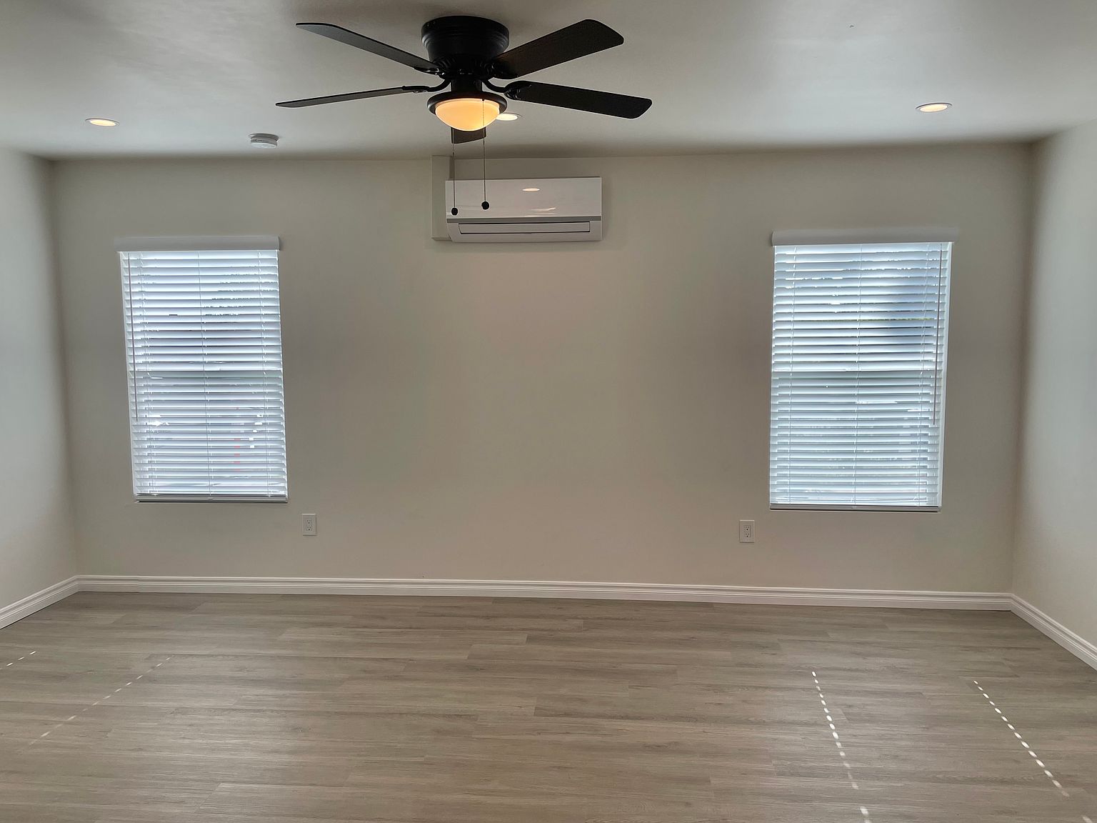 423 Palmbark St photo 3