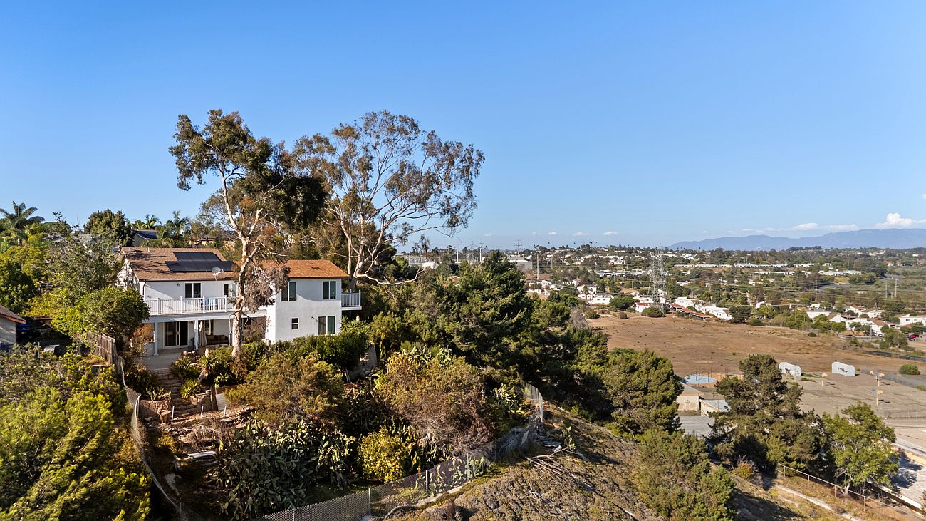 3561 Voyager Ct photo 4