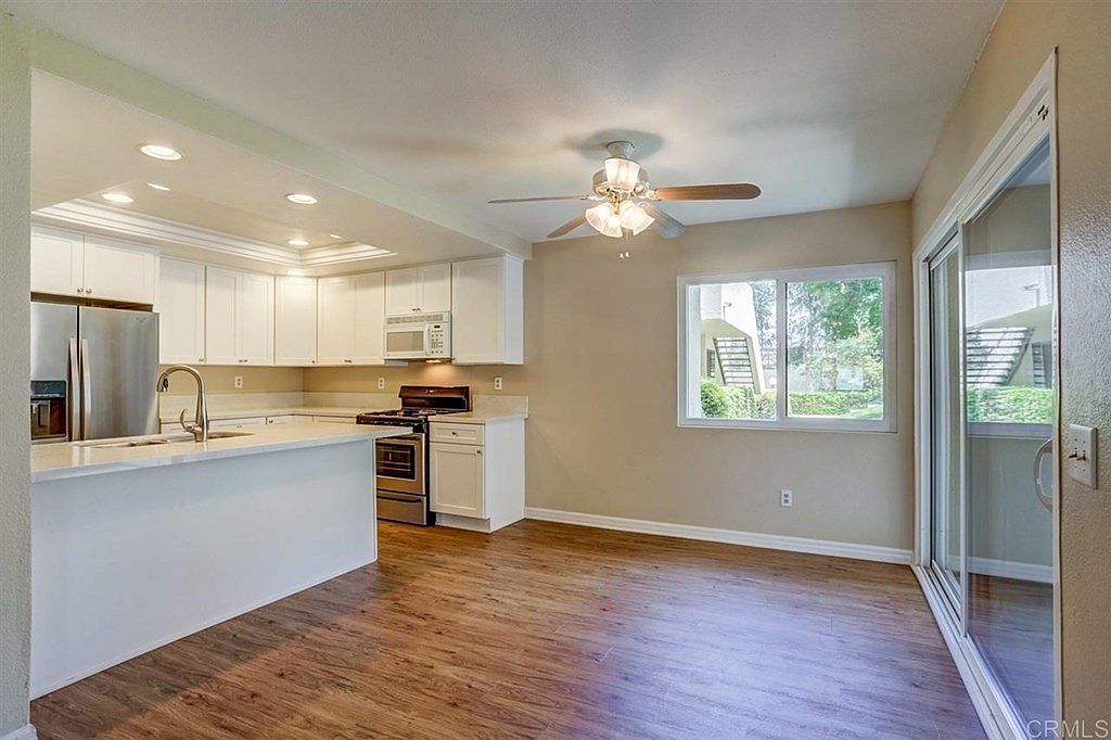 387 N Melrose Dr photo 2