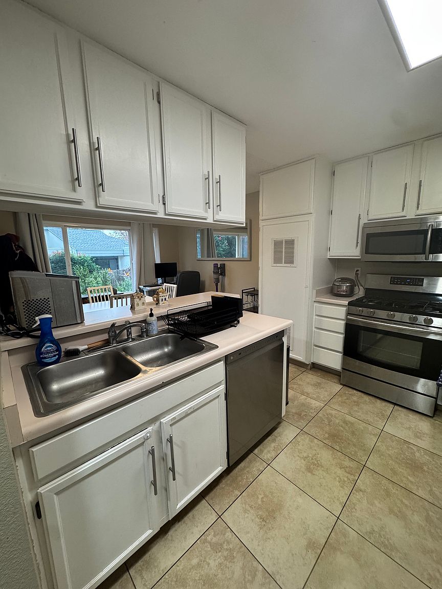 201 Diamond Way photo 4