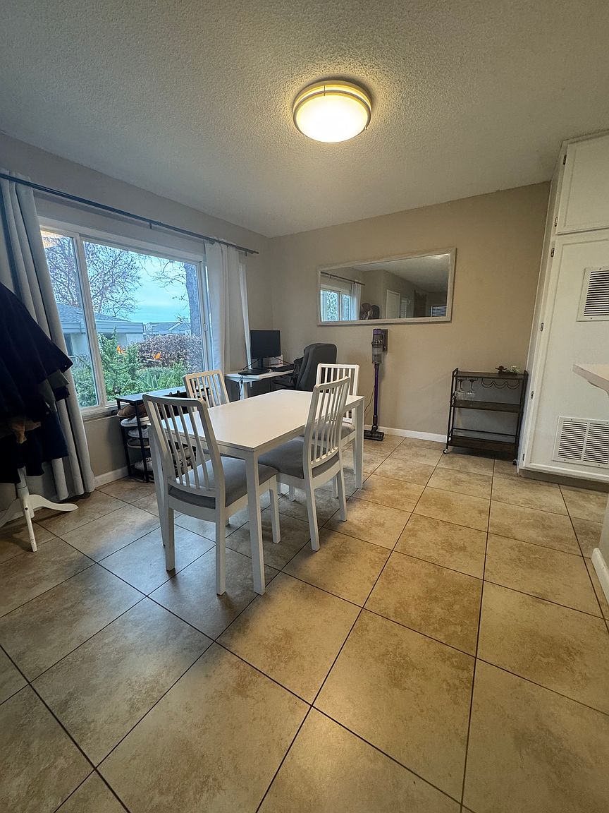 201 Diamond Way photo 3