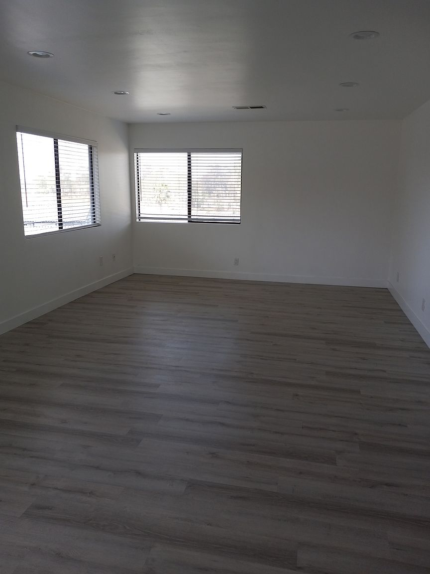 552 Copper Dr photo 3