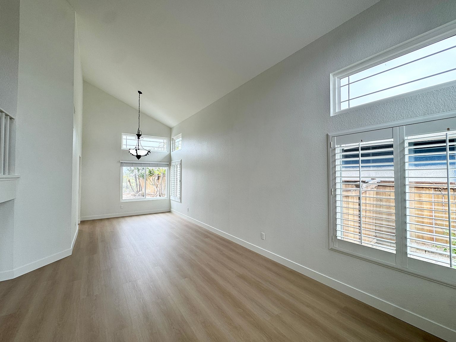3413 Caseras Dr photo 2