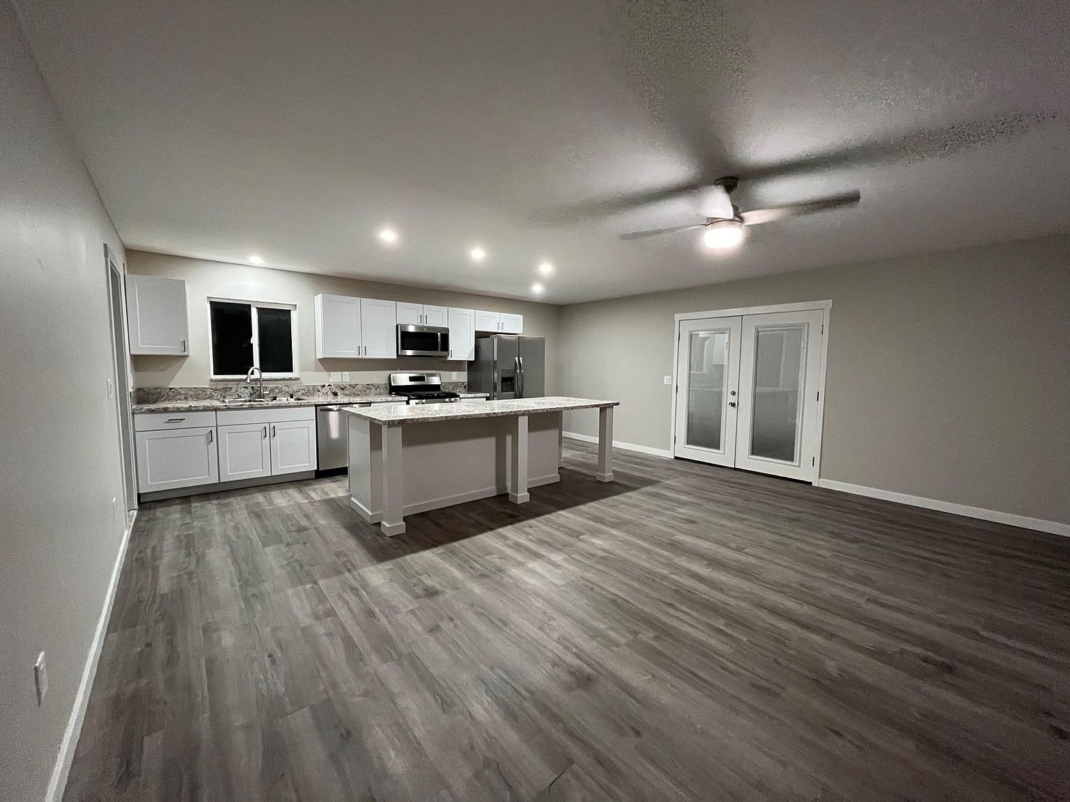 4112 Lewis St photo 2