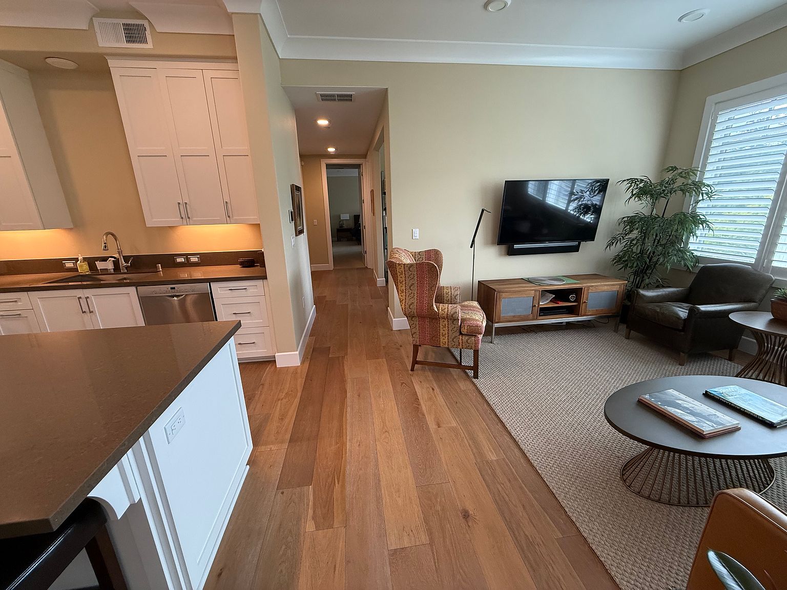 1006 Woodbury Rd photo 3
