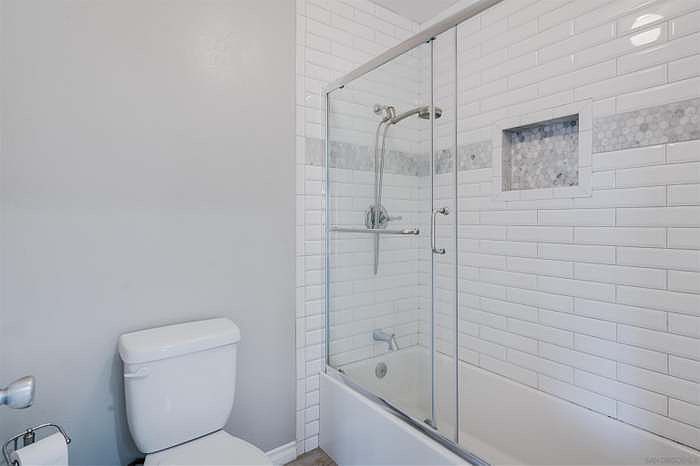 2892 Sanford Ln photo 5