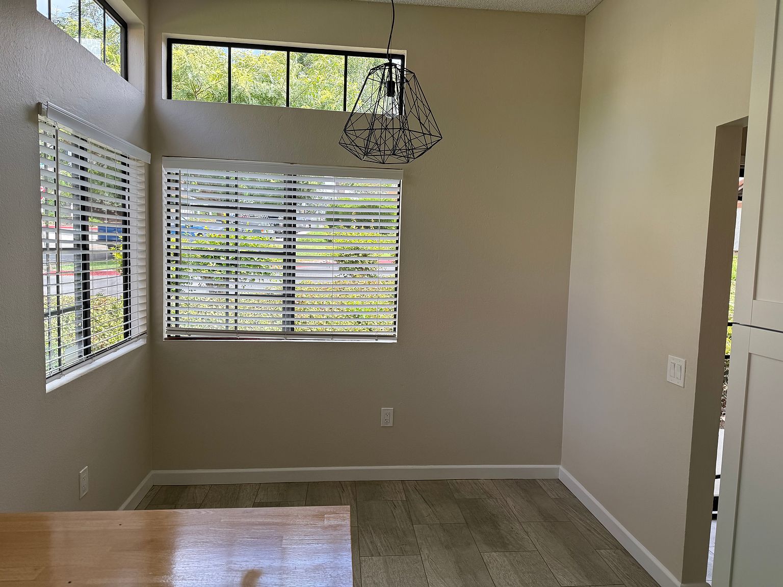 2814 Chatsworth Way photo 3