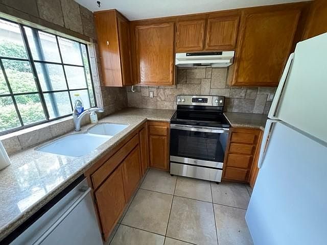 2810 Seaside Way photo 2