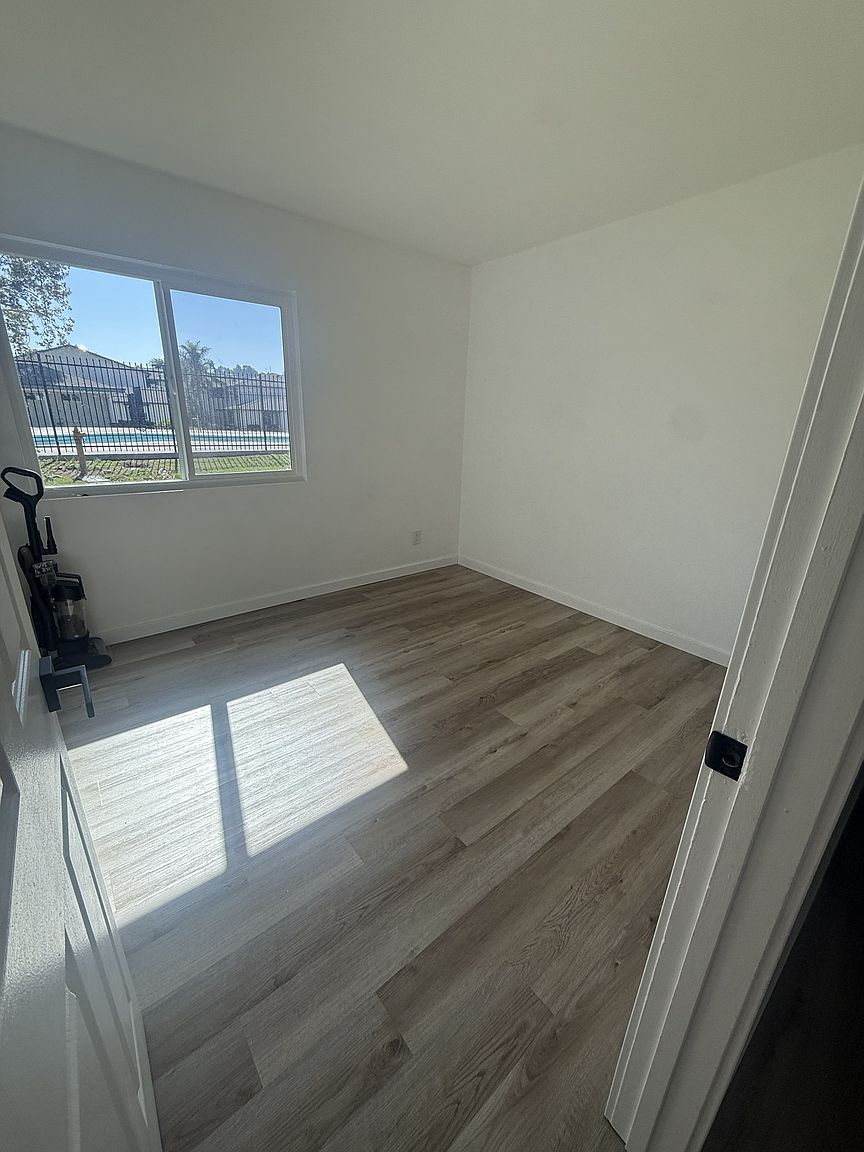 3401 Del Este Way photo 4