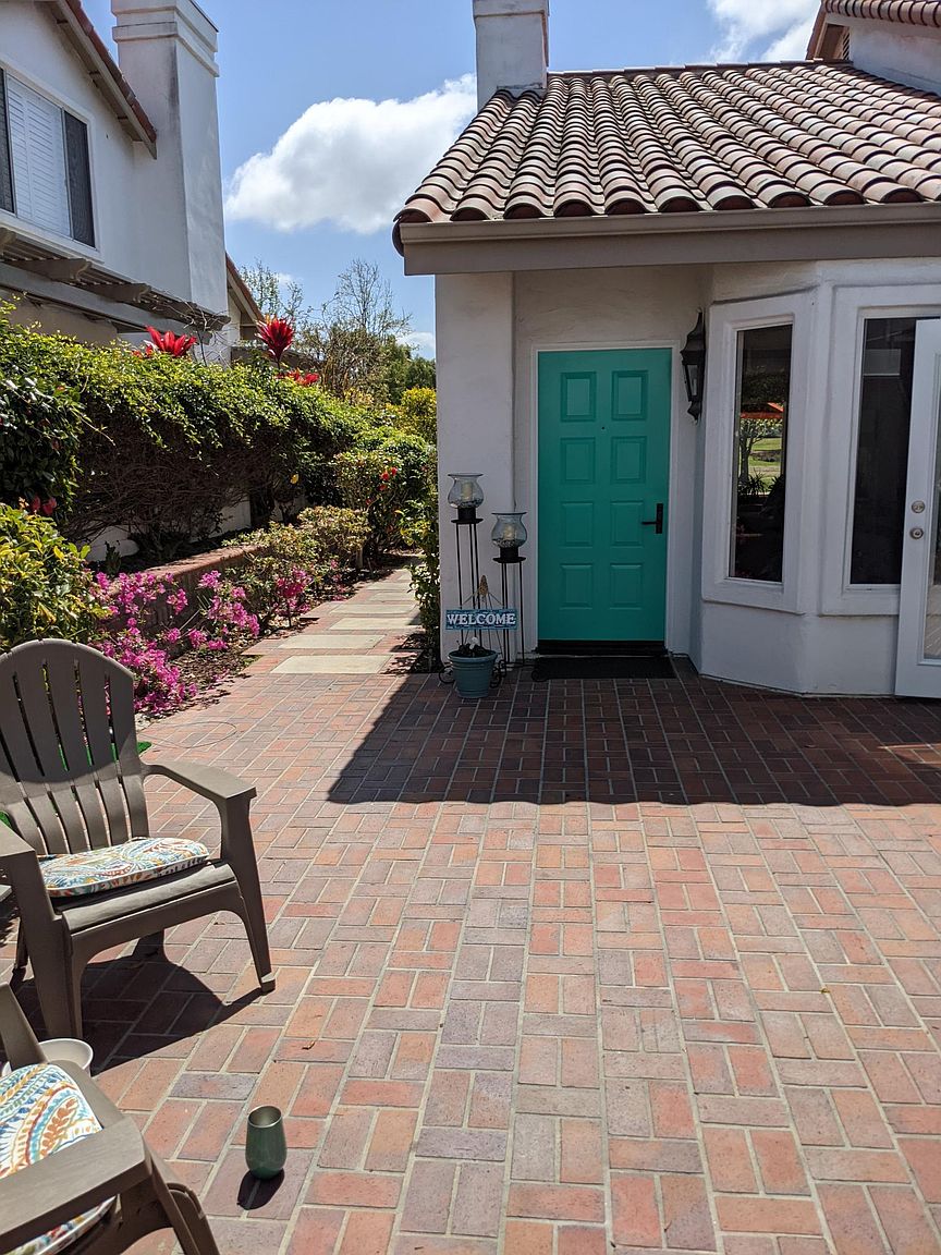 4985 Alicante Way photo 2