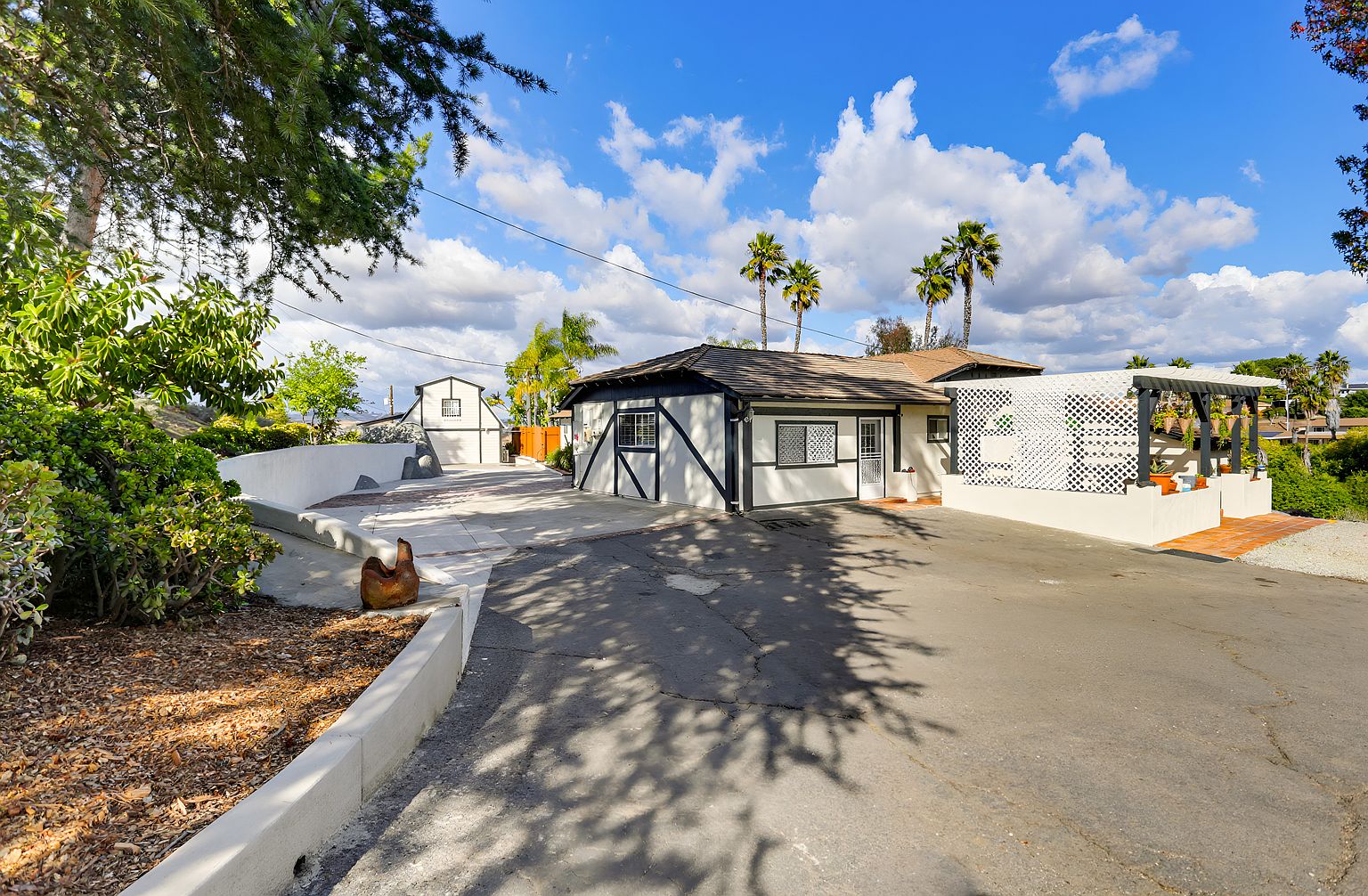 420 Hutchison St photo 4