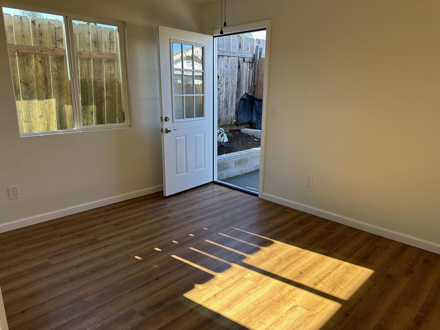 883 Arcadia Ave photo 3