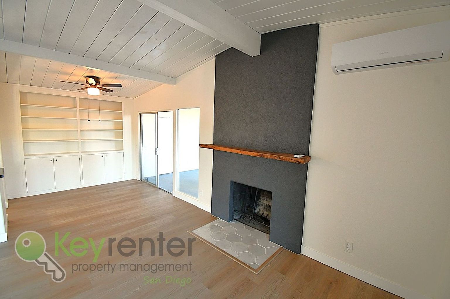 211 Civic Center Dr photo 4