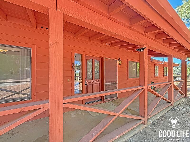 19286 Paradise Mountain Rd photo 2