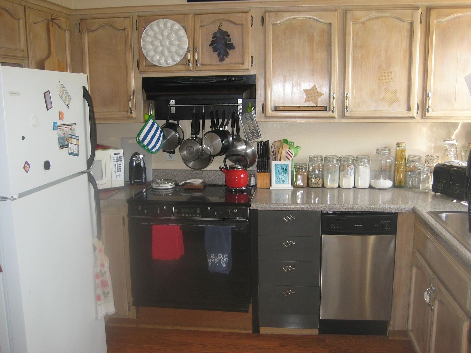 386 Hemlock Ave photo 2