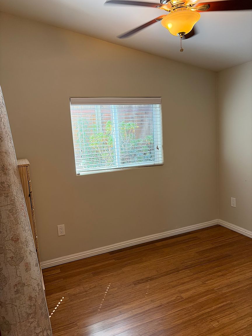 1574 Basswood Ave photo 5