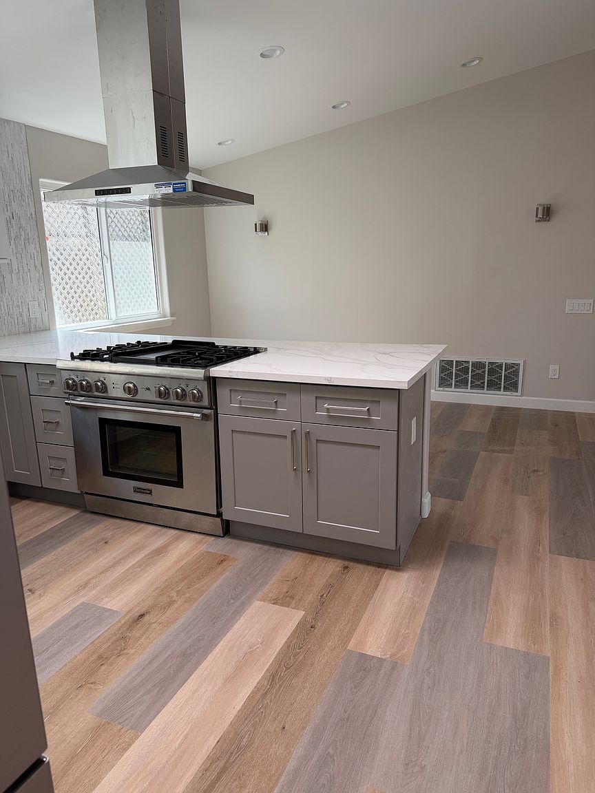 1044 Palm Ave photo 4