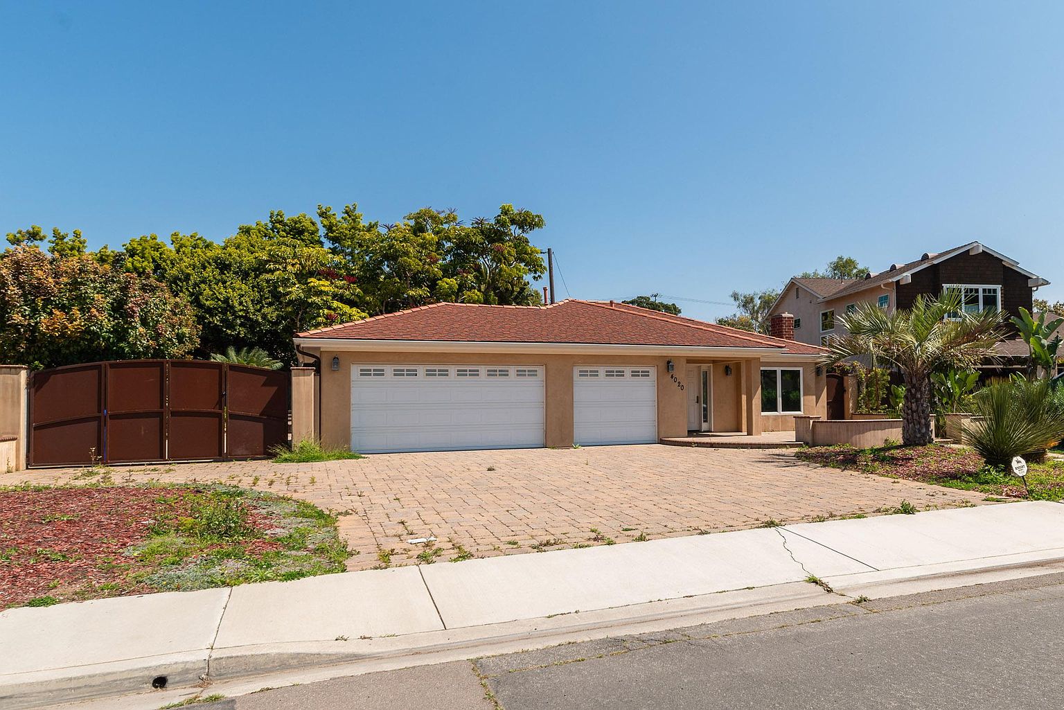 4020 Royal Dr photo 2