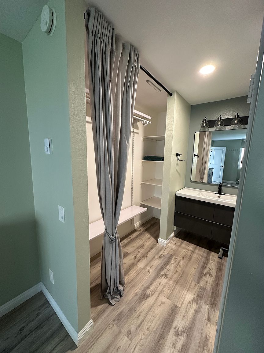 821 Kalpati Cir photo 4
