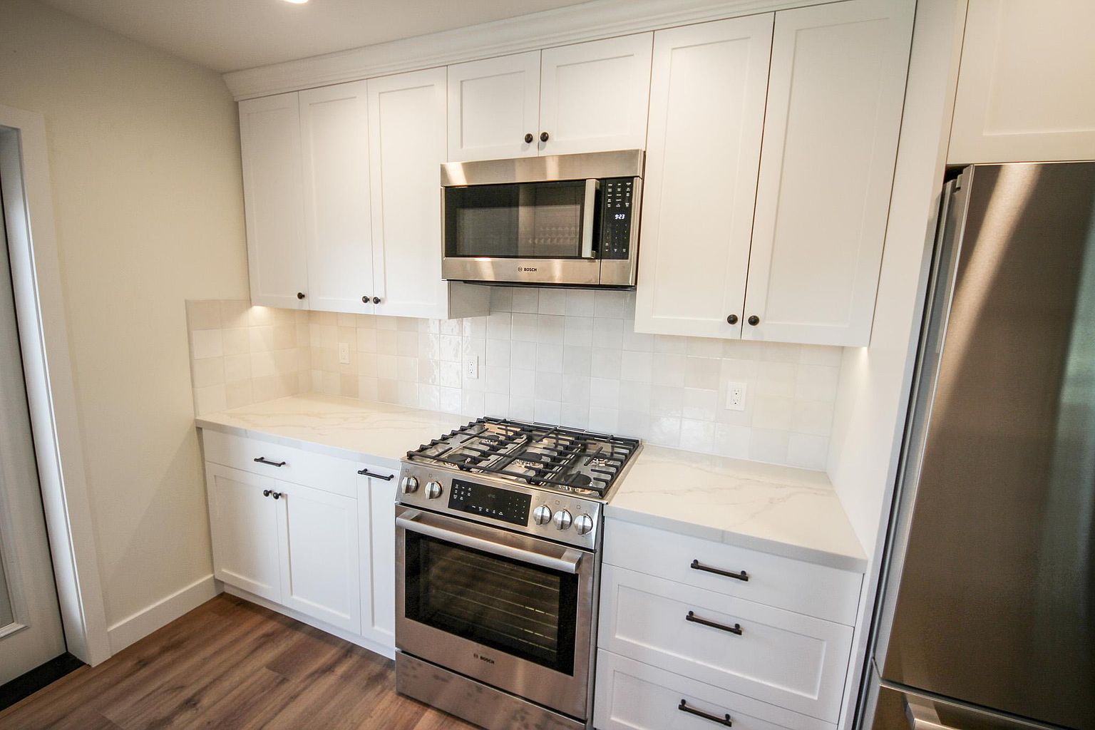 1550 Sunrise Cir photo 3