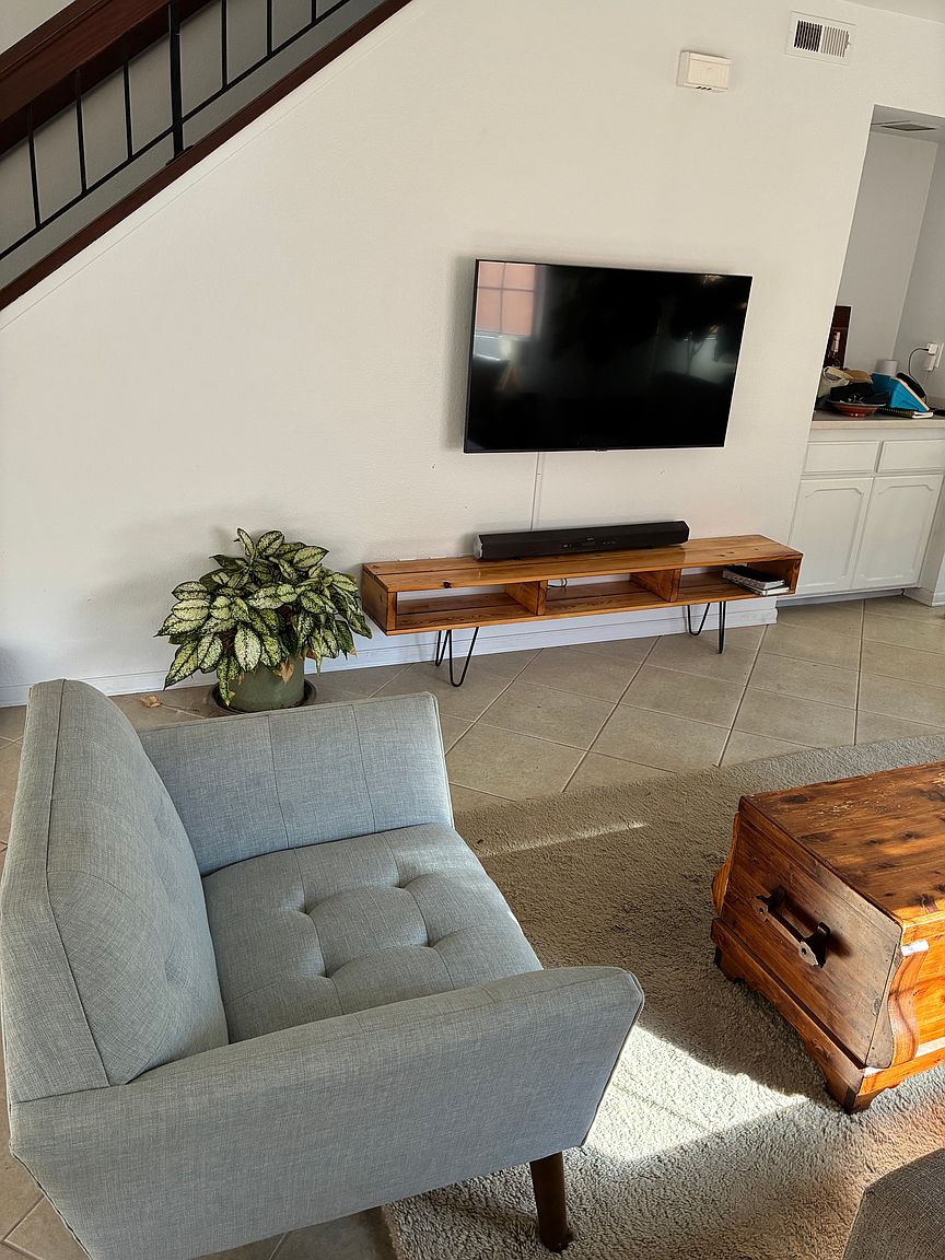 905 Rosemary Ave photo 3