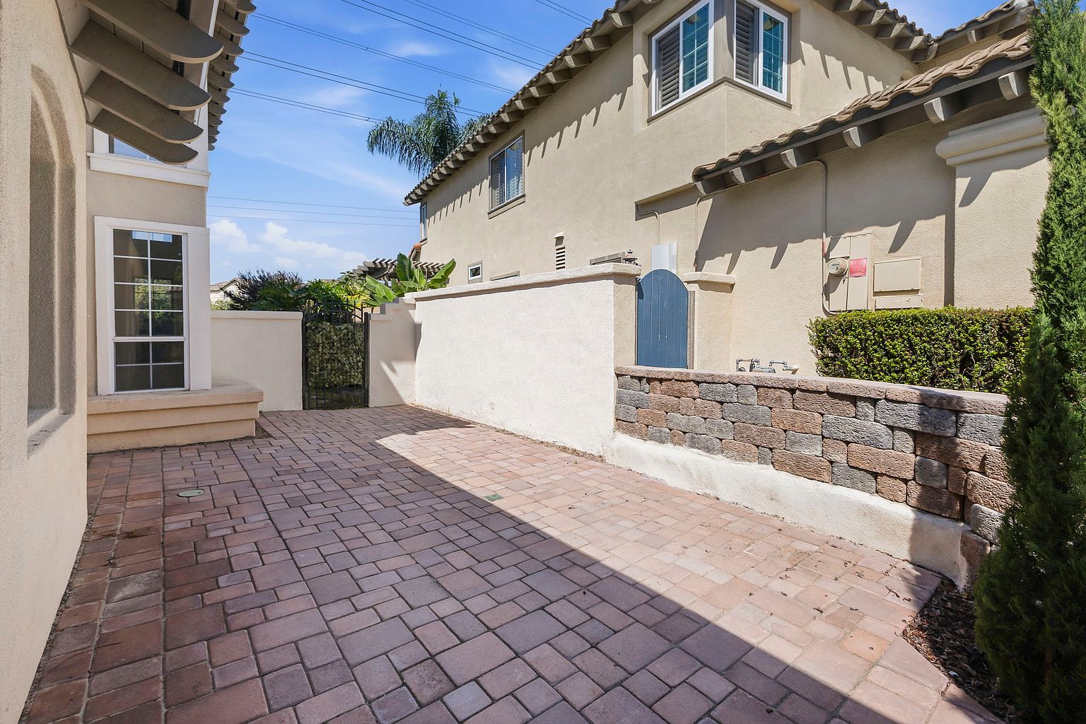 1716 Blackbird Cir photo 3