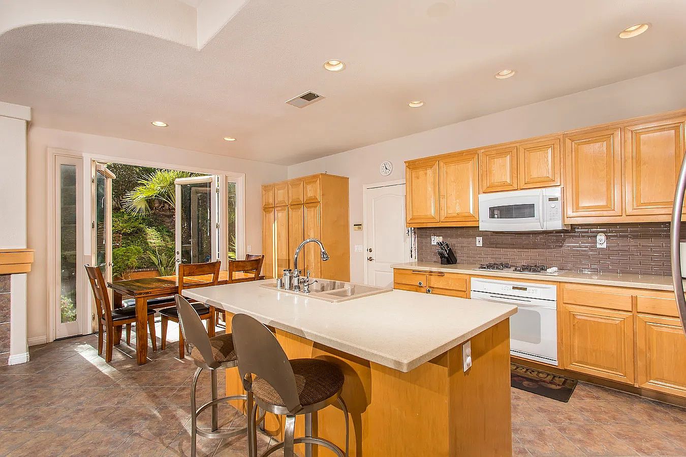 7127 Tanager Dr photo 2