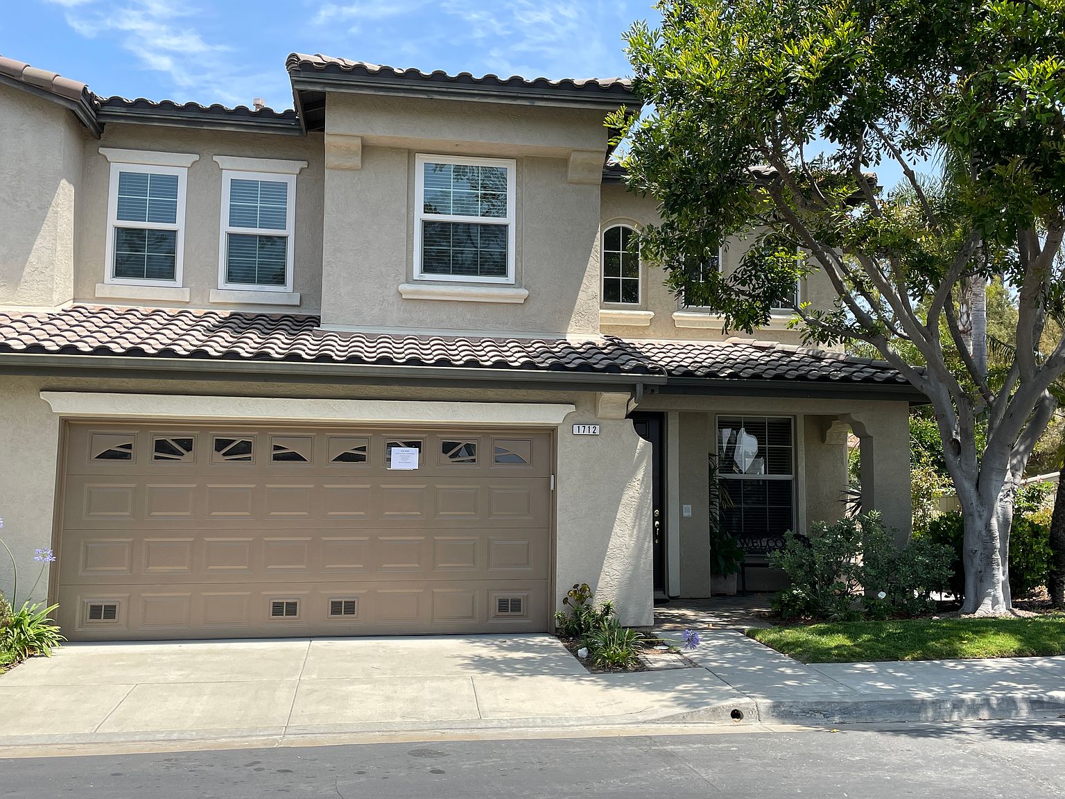 1712 Carissa Way photo 2