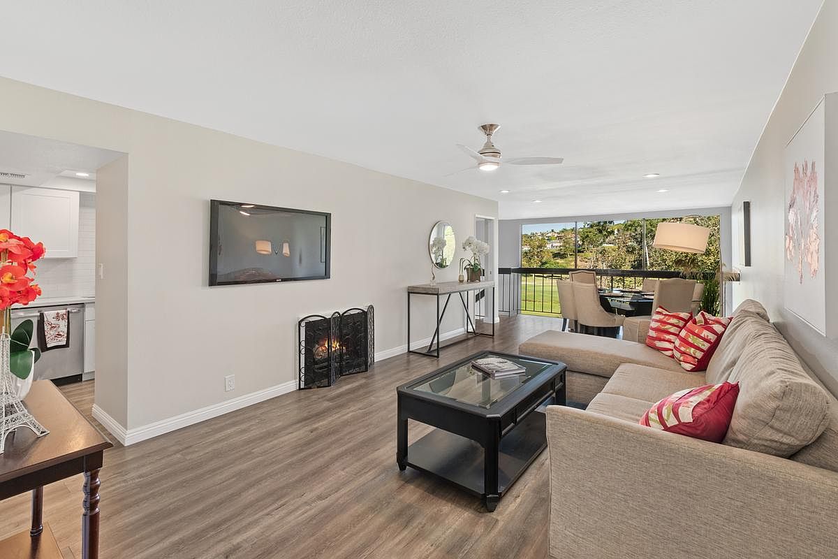 2564 Navarra Dr photo 2