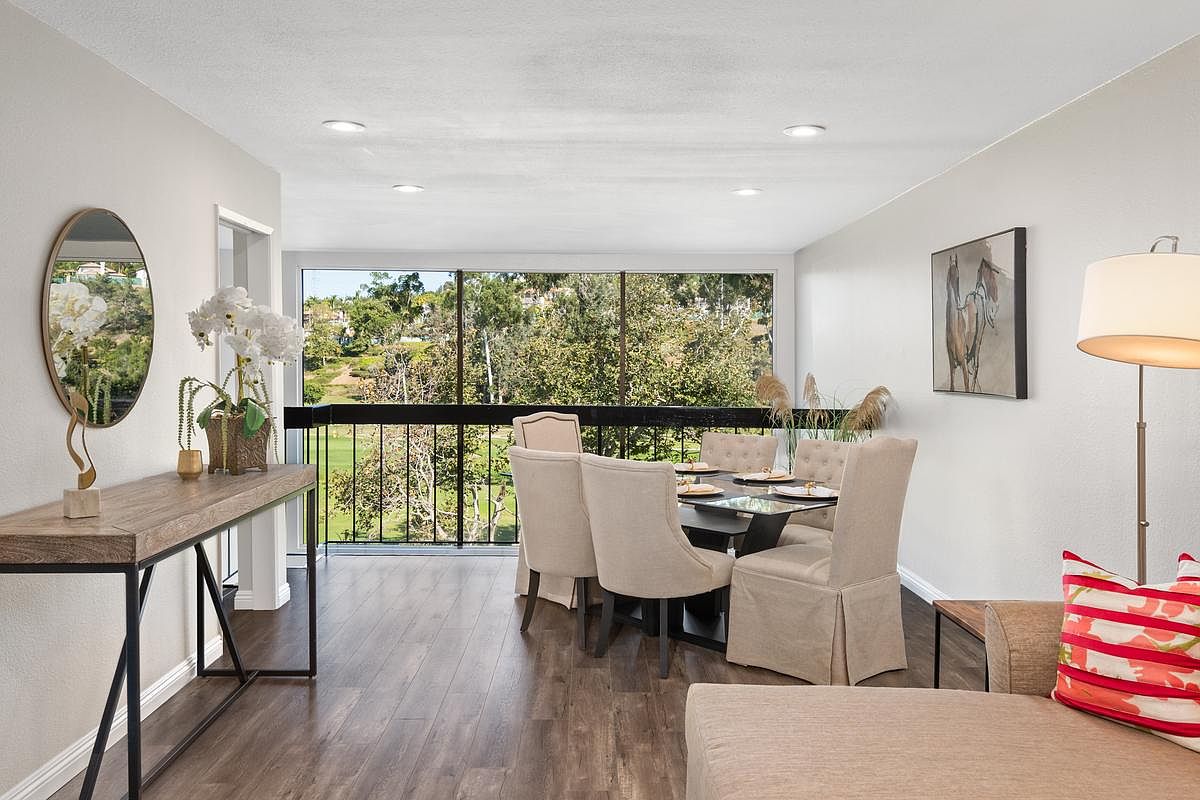 2564 Navarra Dr photo 4